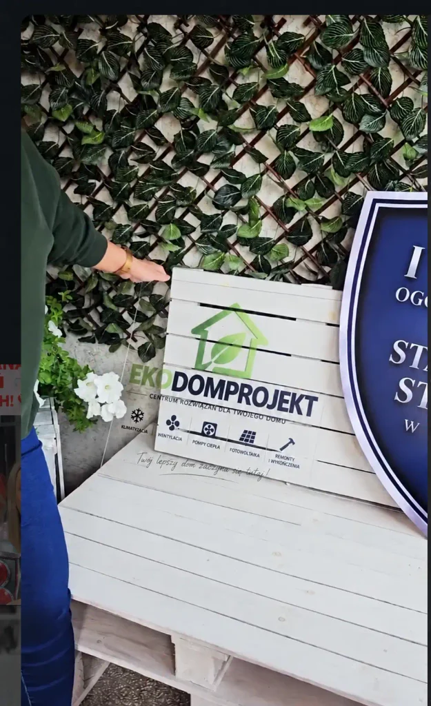 Tablica reklamowa z bezbarwnej plexy w Lublinie